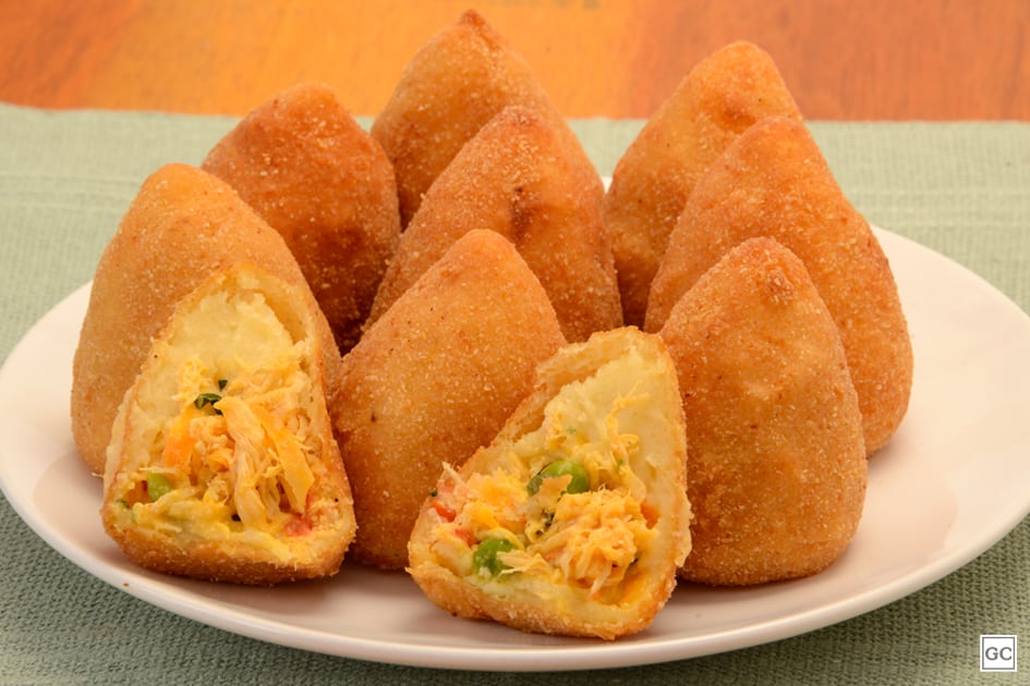 Receita de Coxinha Cremosa de Frango: O Salgado Queridinho do Brasil Feito em Casa