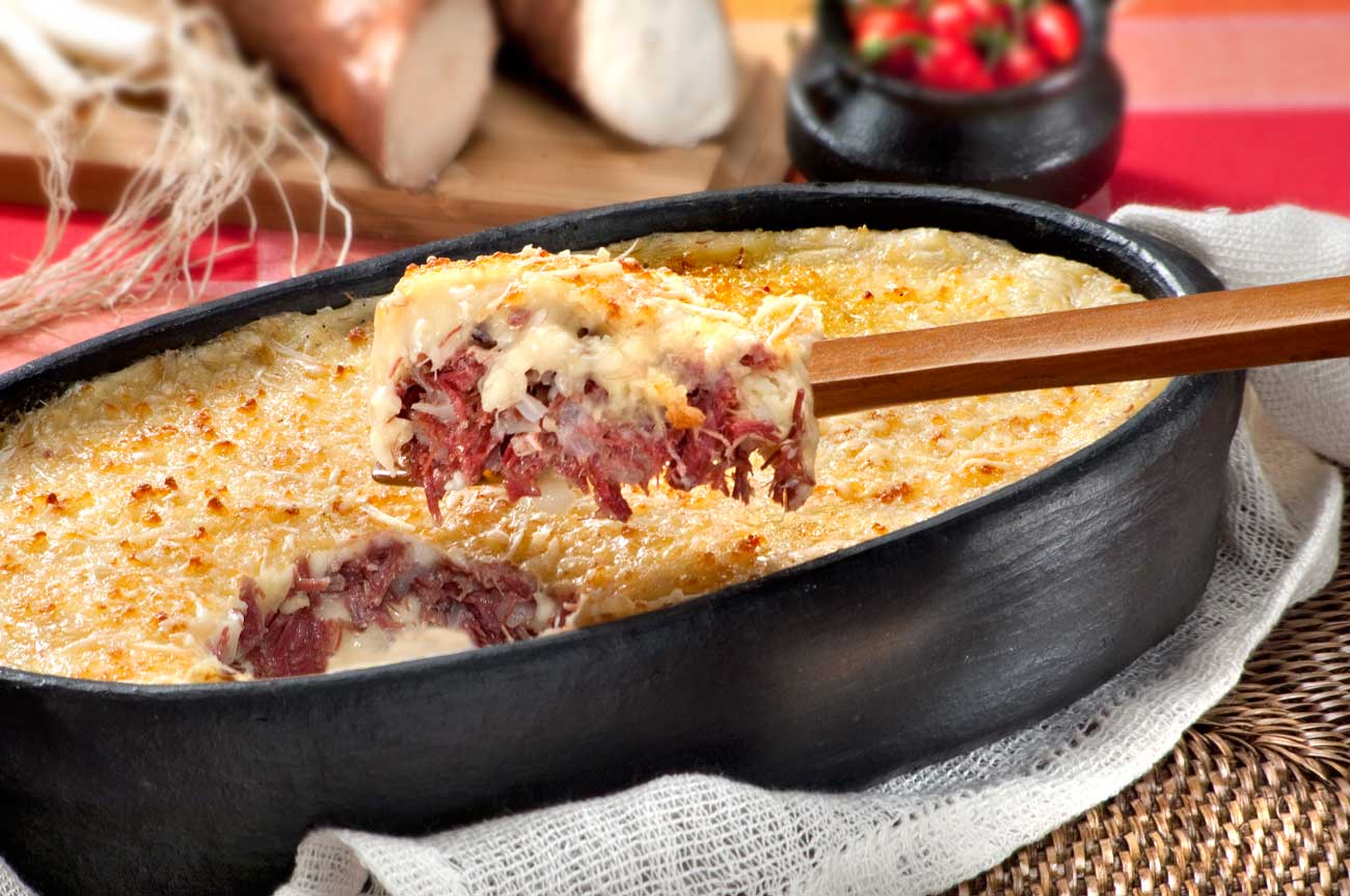 Receita de Escondidinho de Carne Seca com Purê de Mandioca: Prático e Delicioso